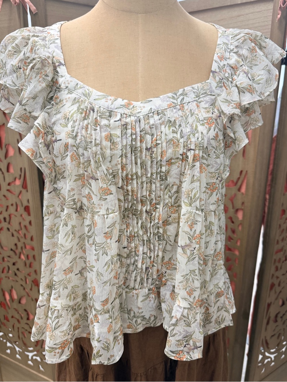 Floral Ruffle-Sleeve Peasant Top in Cream and Sage